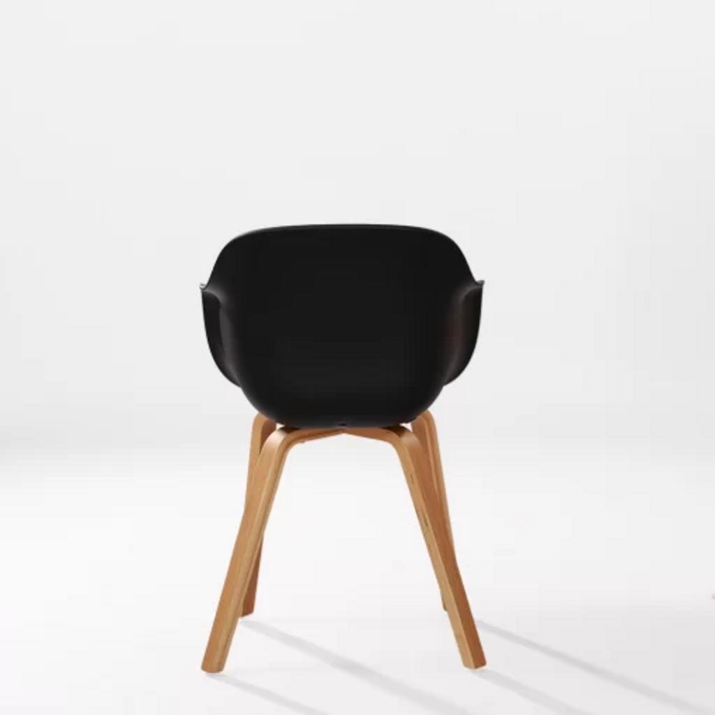 Mặt ghế hõm sâu giảm áp lực đùi, tạo sự thoải mái tối đa cho người sử dụng.