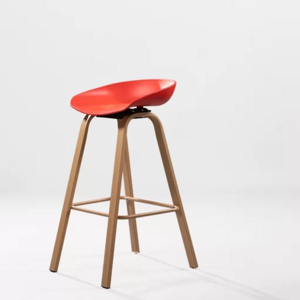 Mặt ghế nhựa PP chất lượng cao, bền bỉ và dễ vệ sinh.