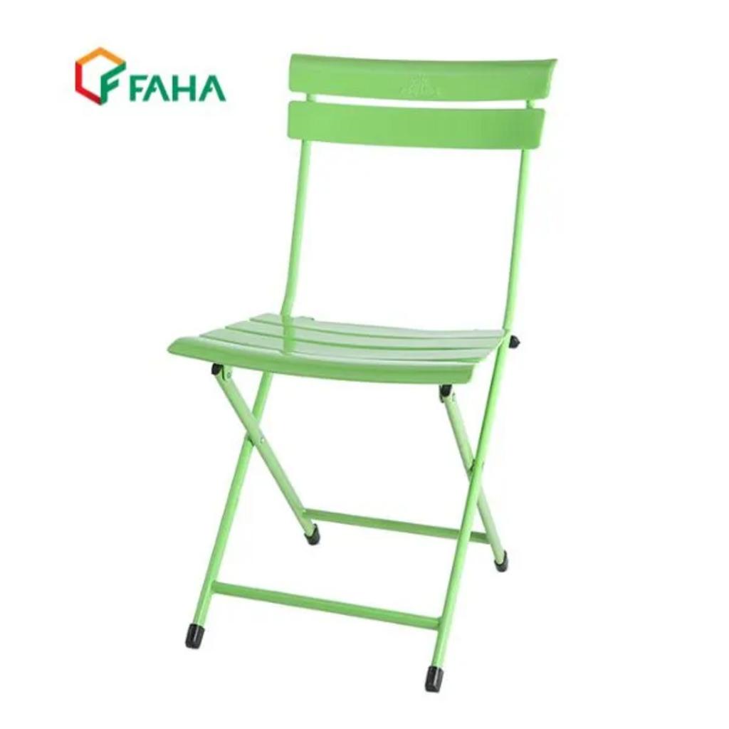 Ghế với màu sắc đa dạng: xanh nõn chuối, trắng, cam, phù hợp nhiều phong cách.