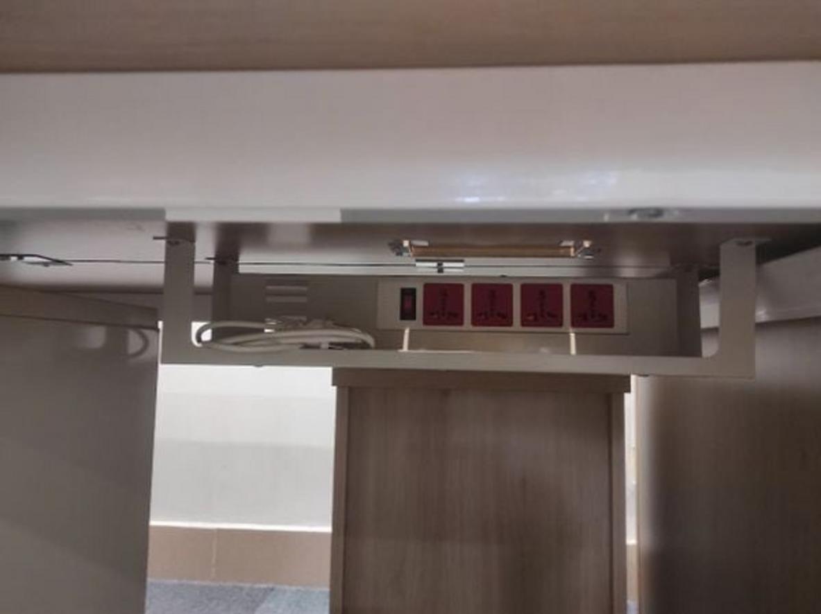 Màu sắc trắng và kem dễ dàng phối hợp với nhiều không gian nội thất.