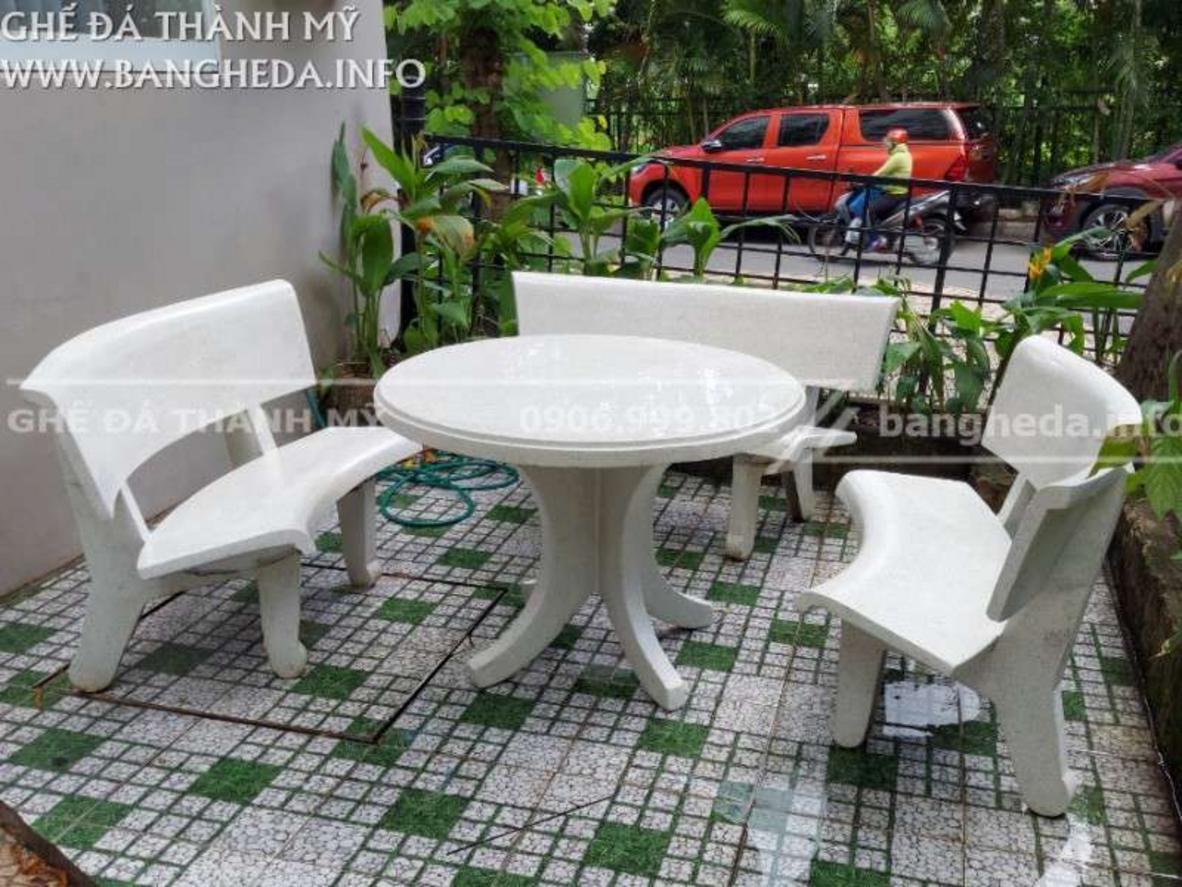 Màu trắng tinh tế tạo điểm nhấn sang trọng cho không gian.