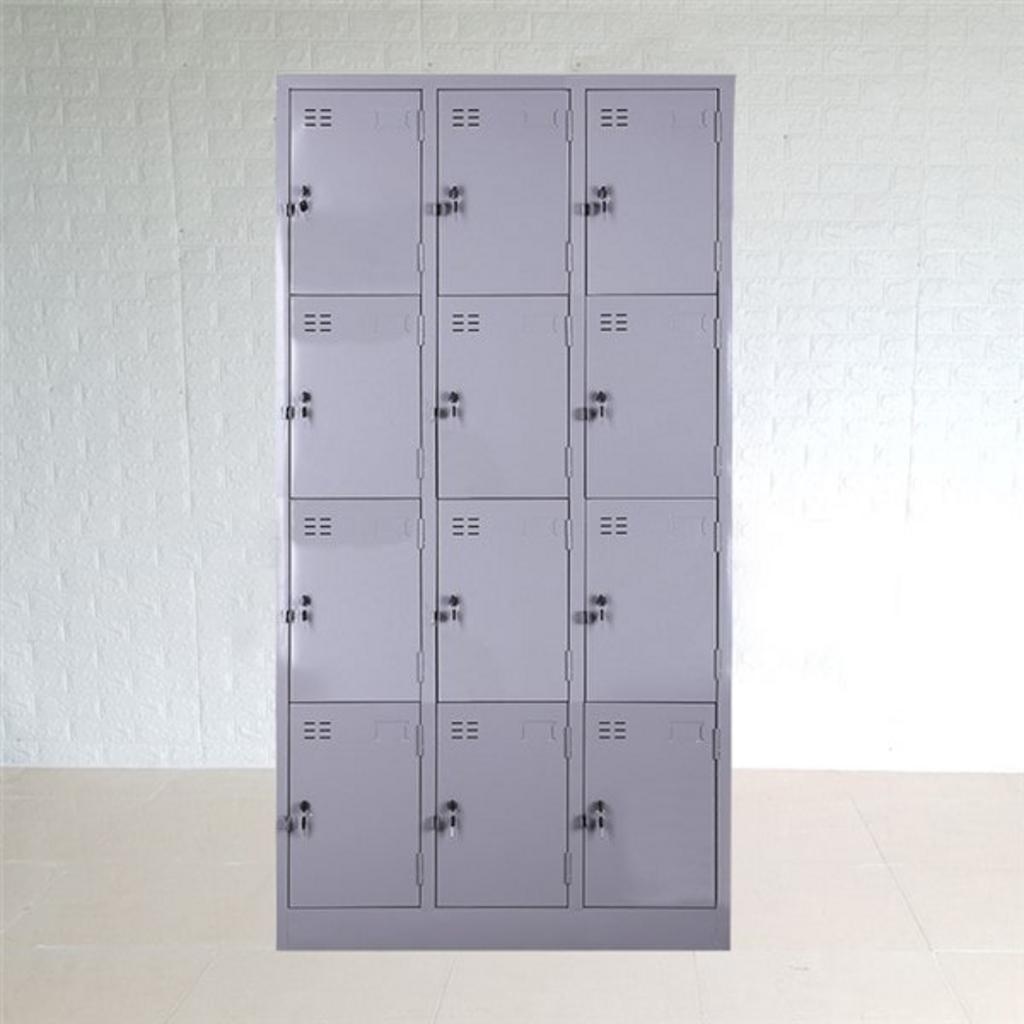 Hình ảnh nhân viên Siêu Thị Đại Việt thân thiện, chuyên nghiệp đang hỗ trợ khách hàng.