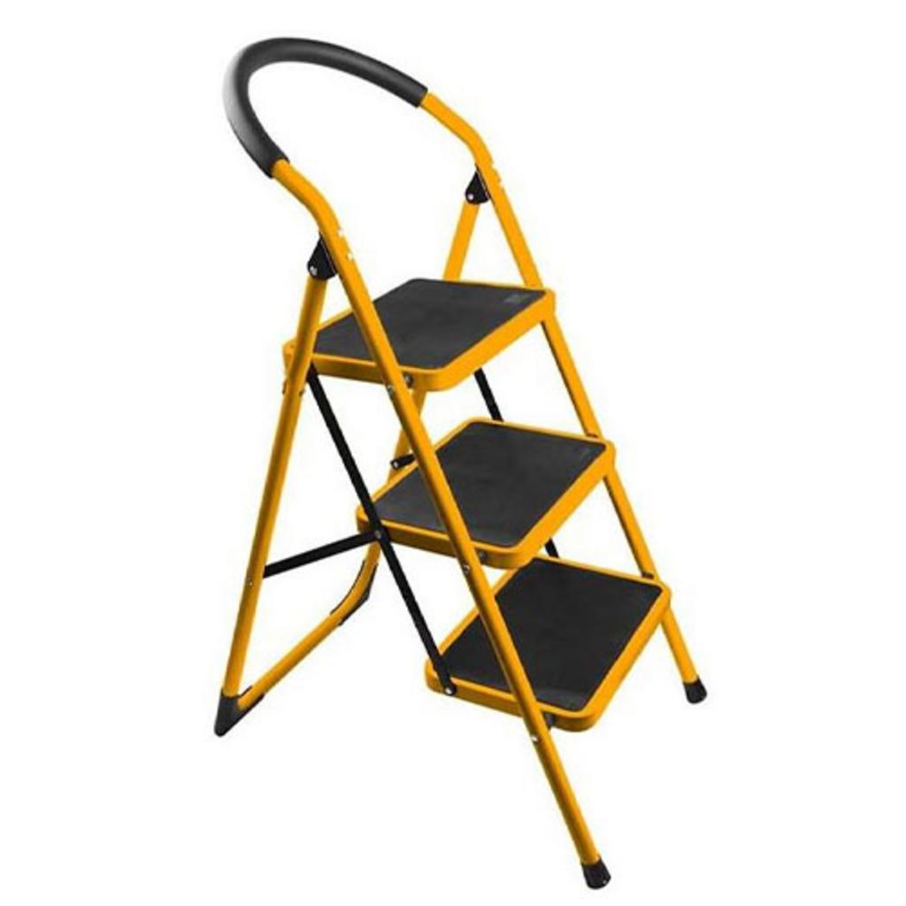 Nệm ngồi êm ái, bọc vải hoặc simili tạo cảm giác sang trọng cho Ghế xếp DP453.