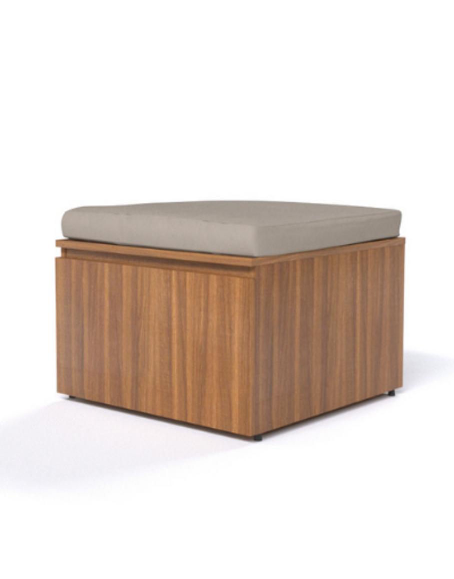 Ngăn kéo lớn giúp lưu trữ đồ dùng tiện lợi.