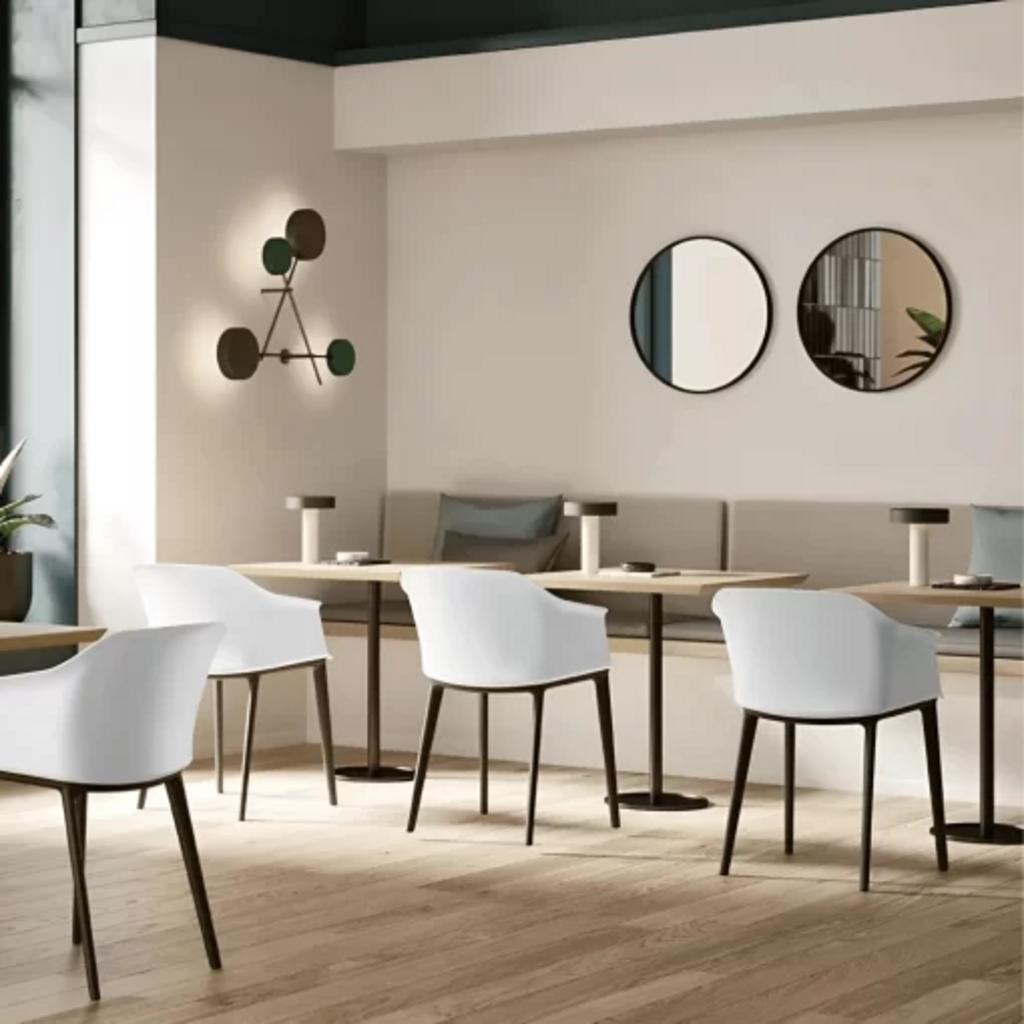 Nút chân cao su chống trầy sàn giúp bảo vệ và kéo dài tuổi thọ cho bề mặt sàn.