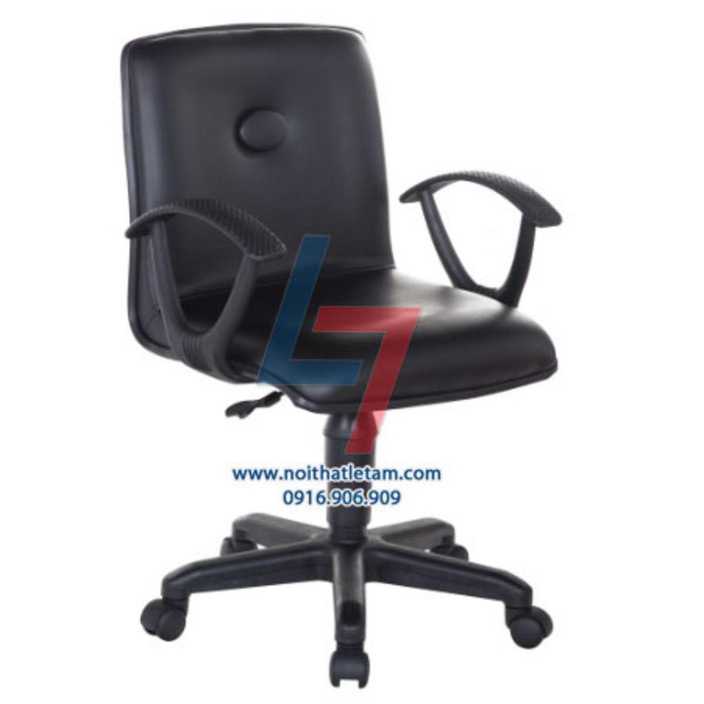 Bánh xe nylon giúp di chuyển linh hoạt và êm ái trong môi trường văn phòng.