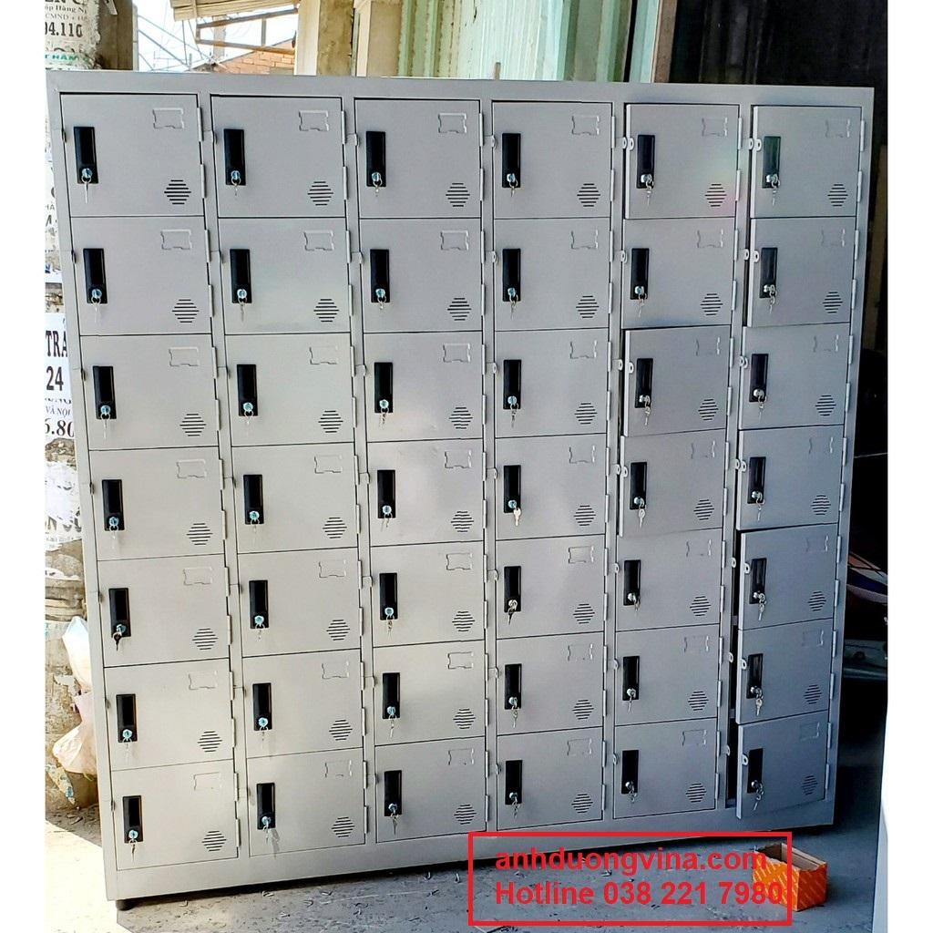 Các chi tiết nhỏ nâng cao trải nghiệm: thông gió, bảng tên, chân cao su và lắp đặt chuyên nghiệp.