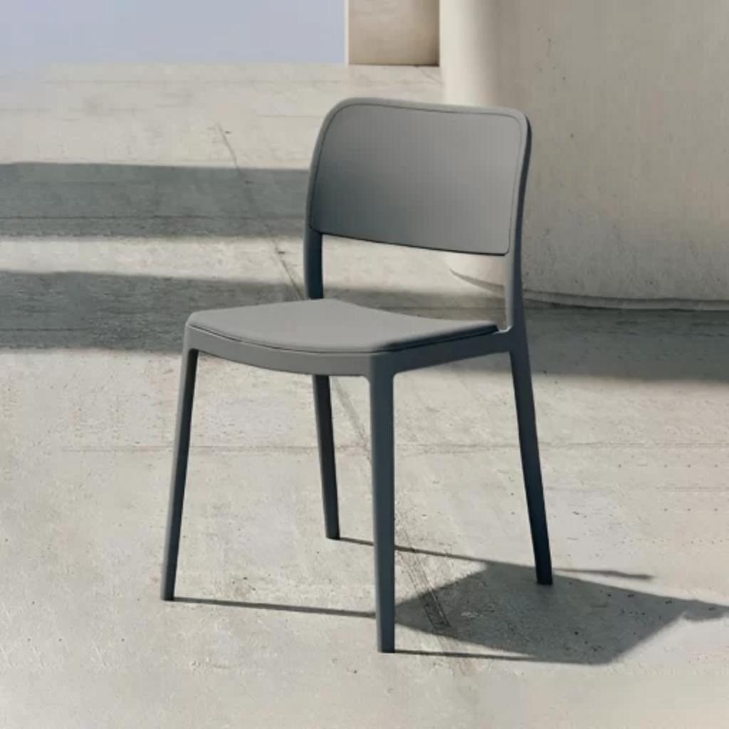 Chất liệu PP an toàn, bền bỉ và dễ dàng vệ sinh.