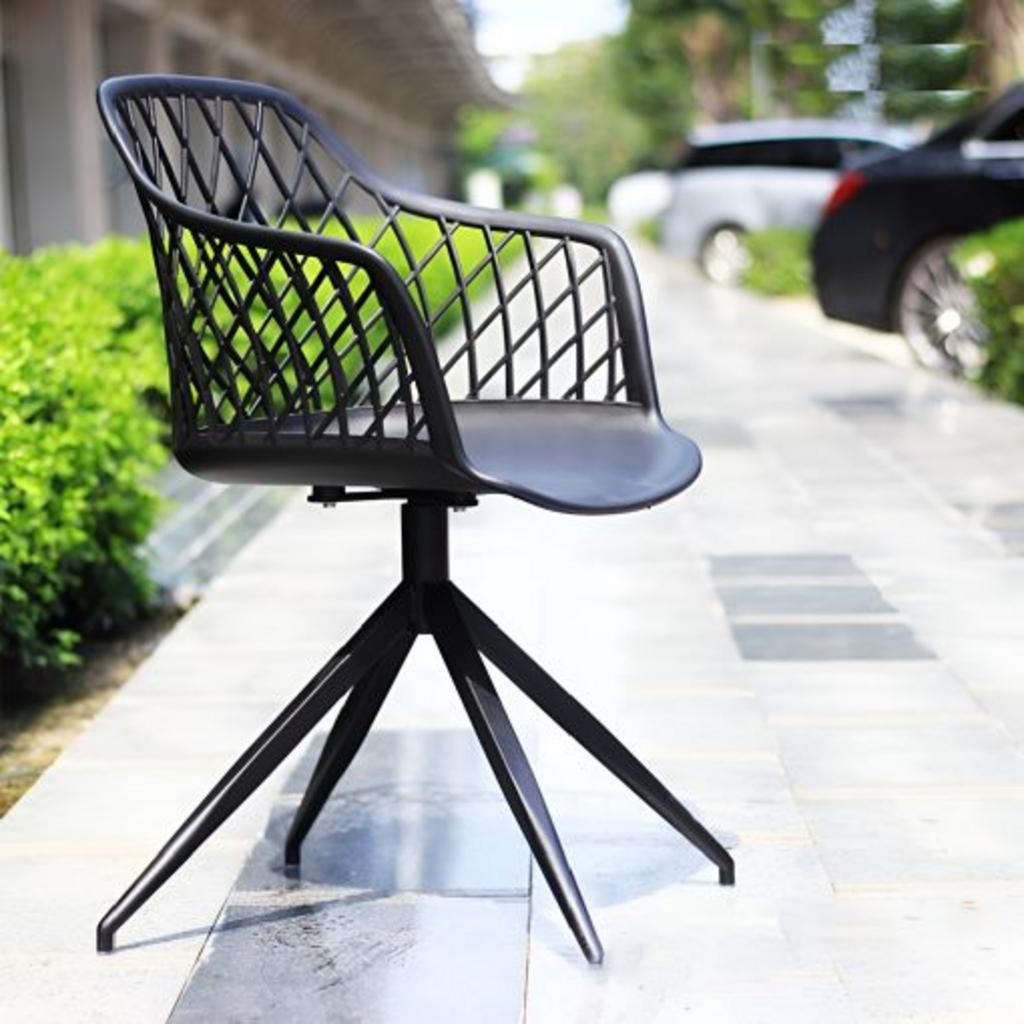 Chi tiết thân ghế làm từ nhựa PP cao cấp, bền bỉ và dễ lau chùi.