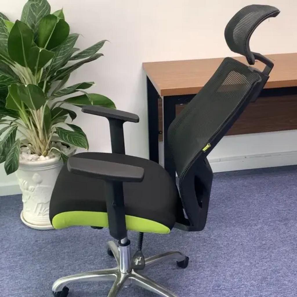 Bánh xe PU linh hoạt giúp ghế di chuyển nhẹ nhàng và êm ái.