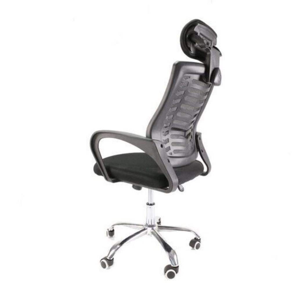 Bánh xe PU viền xám di chuyển linh hoạt và bảo vệ sàn của Ghế văn phòng DP013.