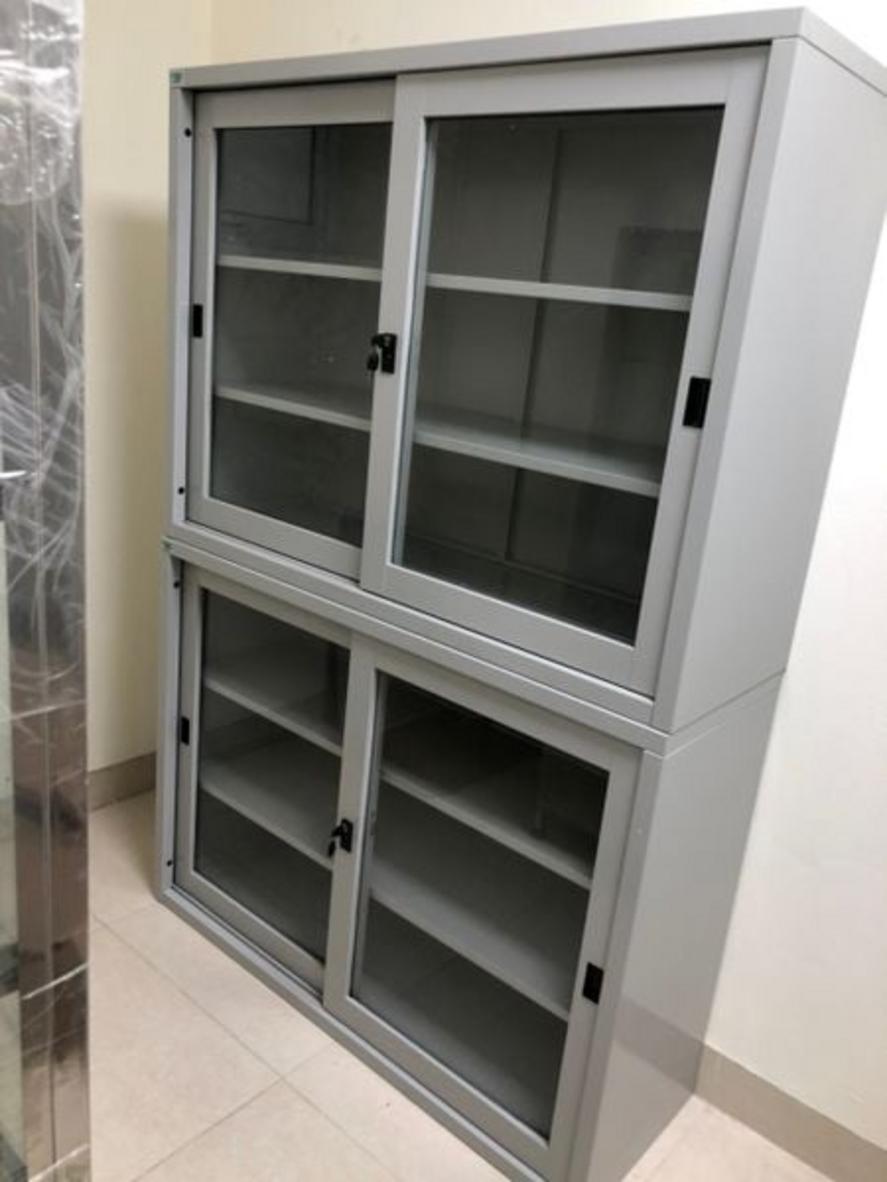 Hình ảnh khóa an toàn giúp bảo vệ tài liệu quan trọng trong tủ.