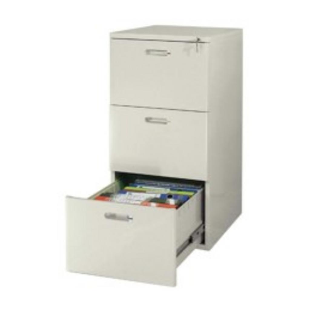 Hình ảnh nhân viên Siêu Thị Đại Việt nhiệt tình hỗ trợ khách hàng mua Tủ sắt TS19B.