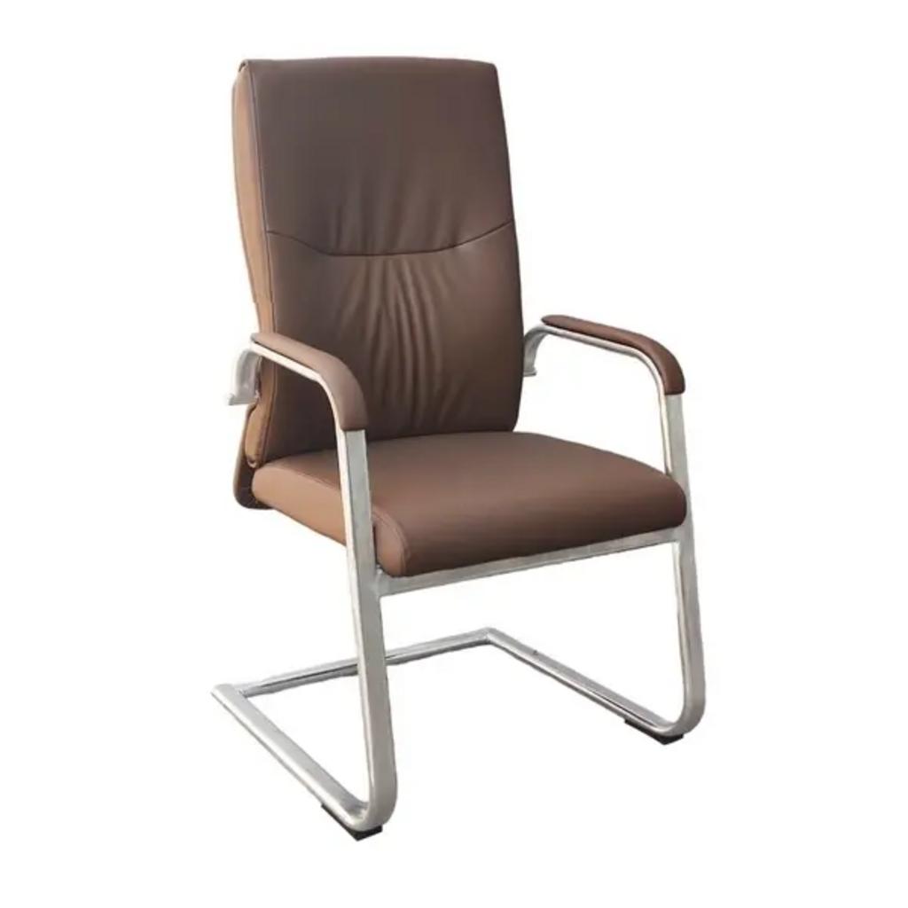 Hình ảnh nhân viên Siêu Thị Đại Việt thân thiện hỗ trợ khách hàng, tạo cảm giác tin cậy và chuyên nghiệp.