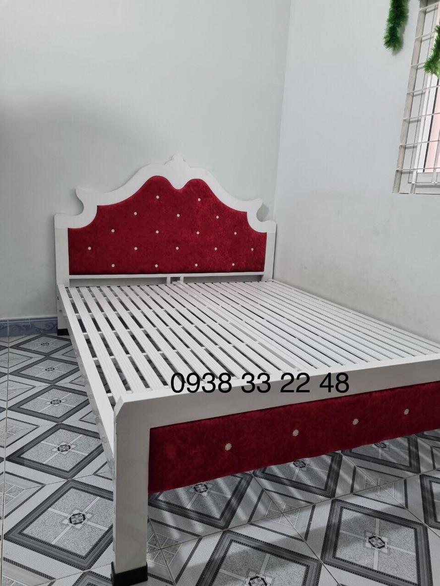 Lớp sơn tĩnh điện giúp Giường sắt đơn hộp trắng 1m4 luôn bền đẹp, chống gỉ sét hiệu quả.