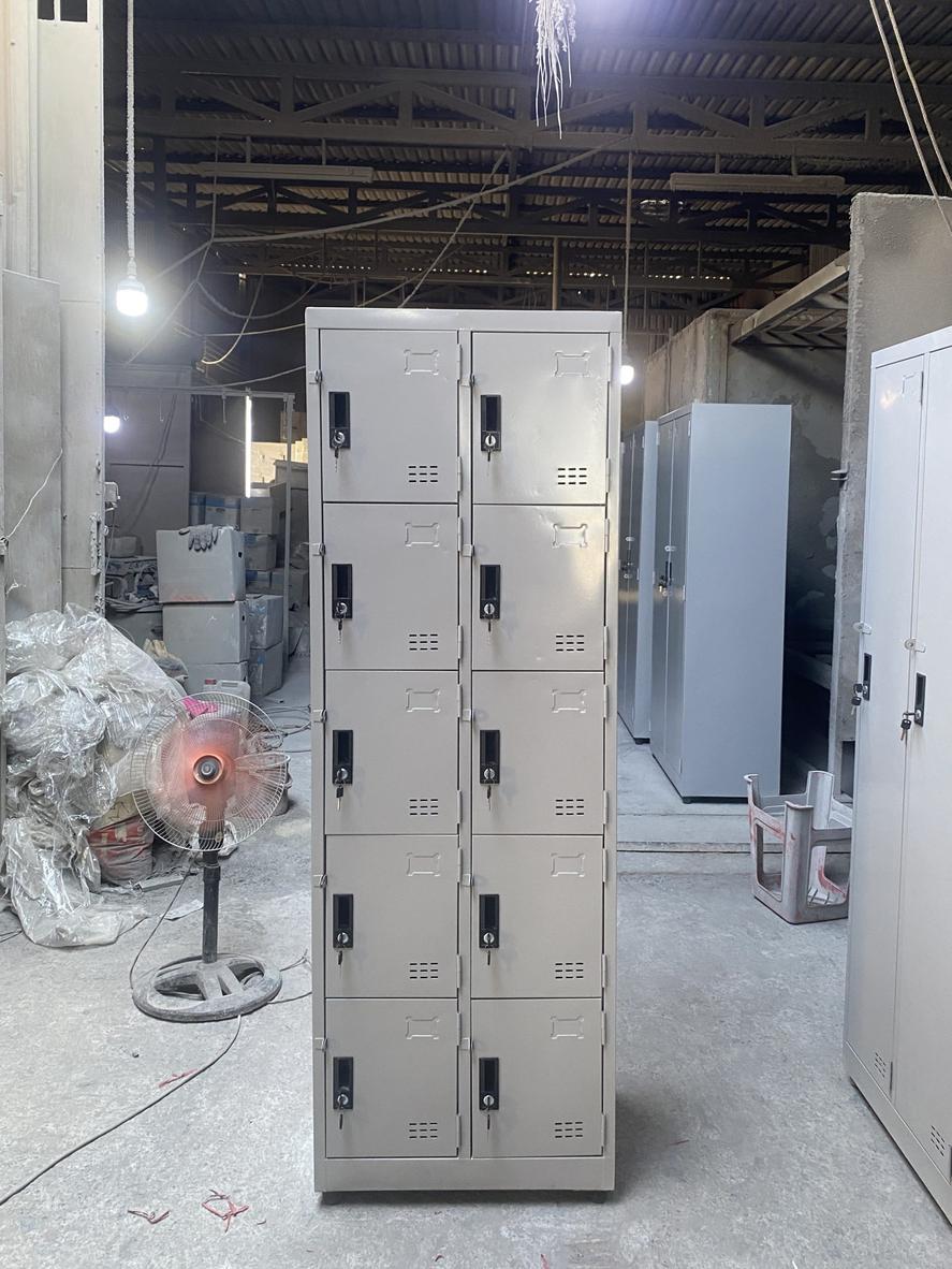 Lớp sơn tĩnh điện bền bỉ giúp tủ locker chống gỉ và giữ được vẻ ngoài như mới lâu dài.