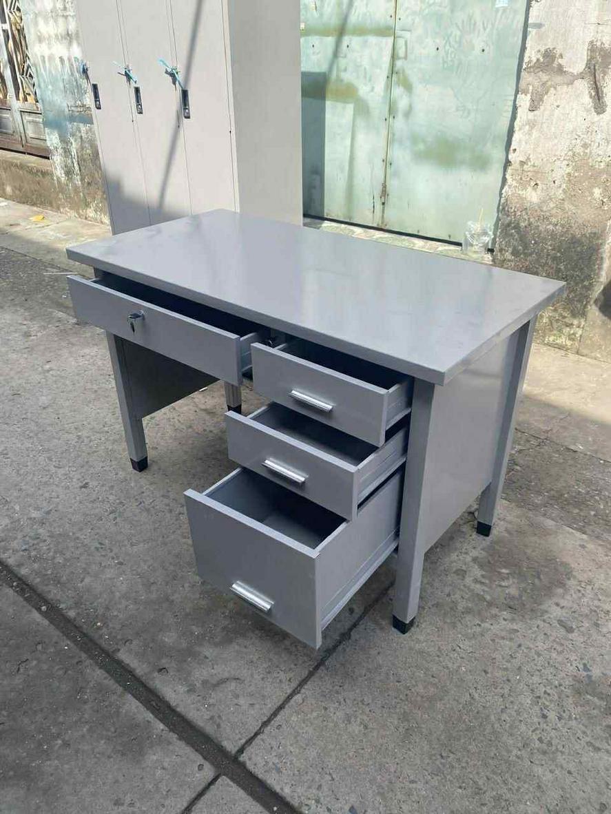 Hình ảnh lớp sơn tĩnh điện màu ghi mịn màng, bền màu và dễ lau chùi.