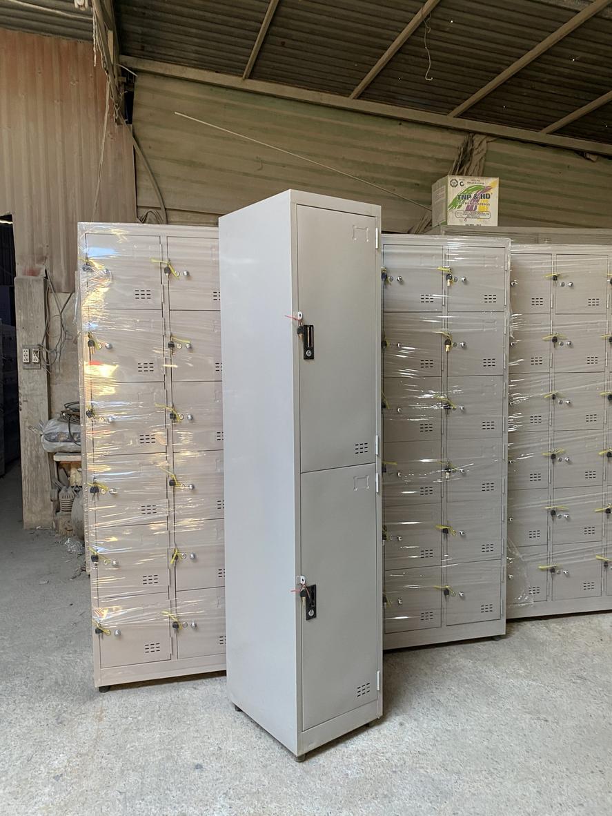 Sơn tĩnh điện màu ghi xám mang lại khả năng chống gỉ và vẻ đẹp hiện đại cho tủ locker.