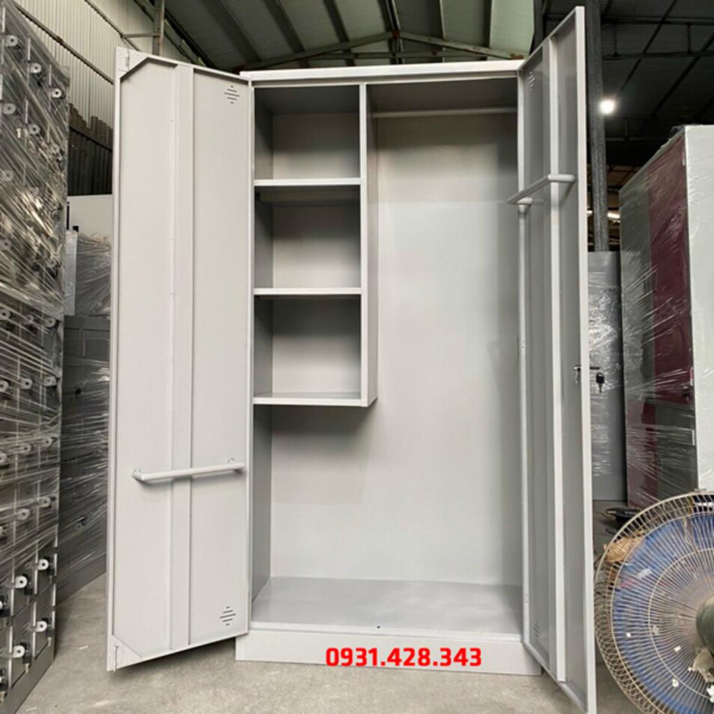 Lớp sơn tĩnh điện màu ghi xám chống gỉ, dễ lau chùi — giữ tủ luôn sạch và chuyên nghiệp.