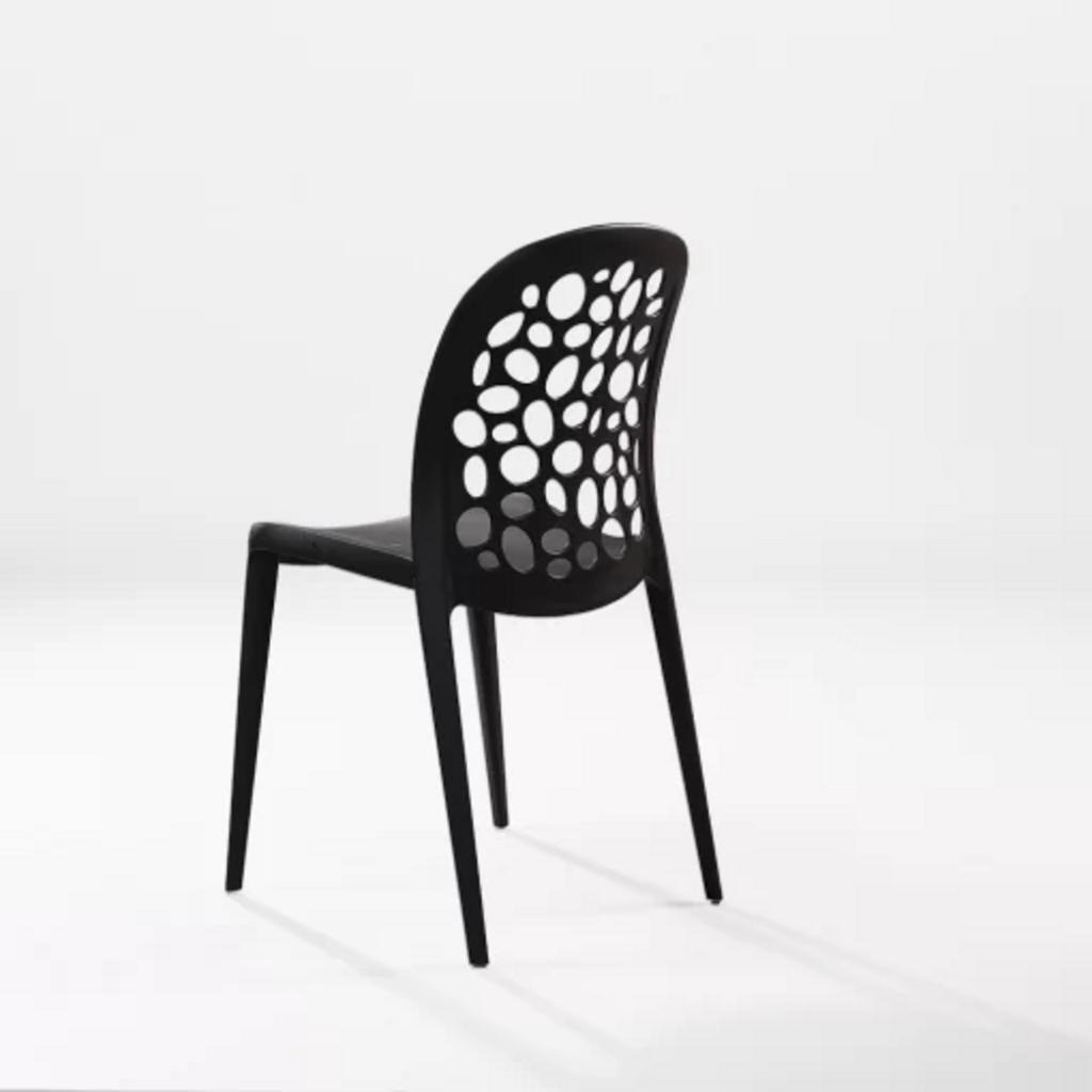 Ghế 3010 dễ dàng xếp chồng, tiết kiệm diện tích lưu trữ.