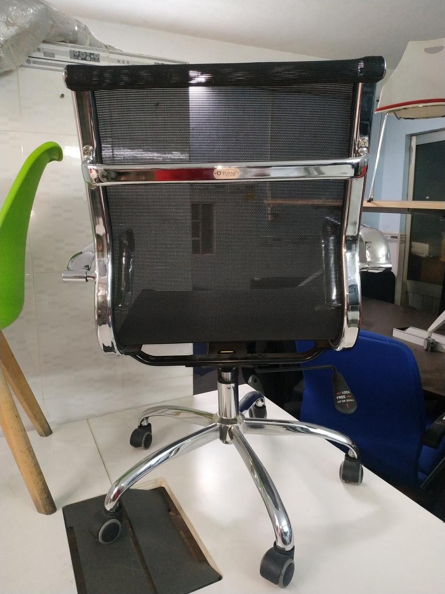 Đệm mút dày êm ái giúp giảm mỏi lưng hiệu quả.