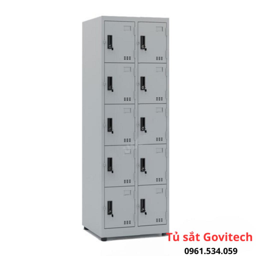 Tủ locker 10 ngăn chia làm 2 khoang tiện lợi cho việc lưu trữ phân loại.