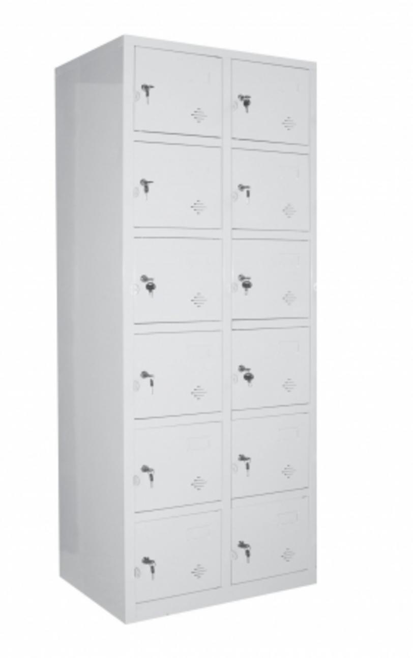 Tủ locker với 12 ngăn chia đều trong 4 khoang tiện lợi, có lỗ thông gió.