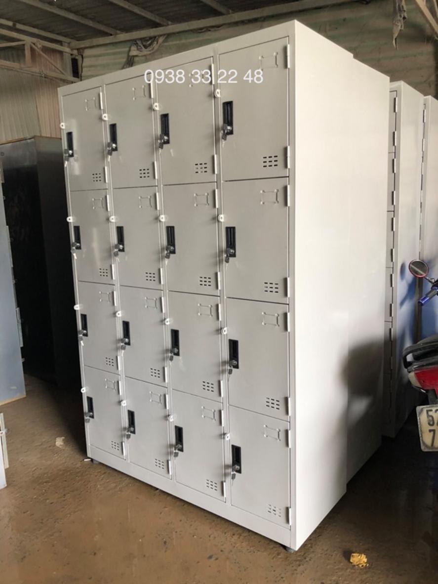 Tủ locker với thiết kế 16 ngăn chia thành 4 khoang tiện lợi.