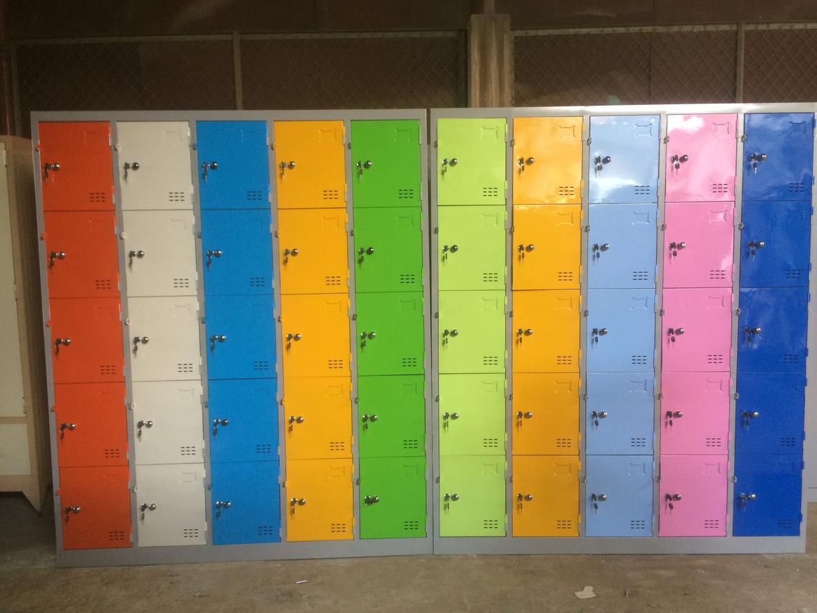 Tủ được chia thành 25 ngăn nhỏ trong 5 khoang lớn, giúp phân loại đồ đạc dễ dàng.