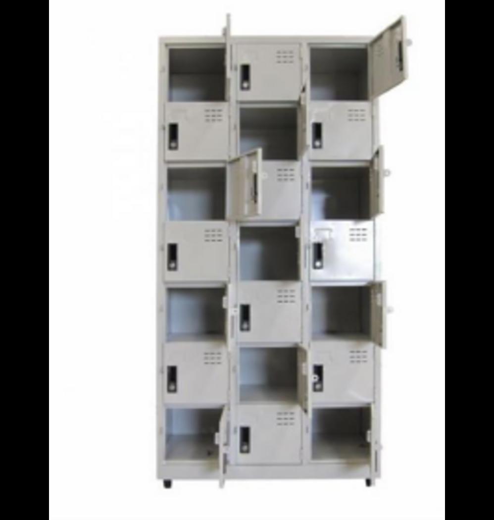 Hình ảnh tủ locker chia thành ba khoang đều nhau với tổng 21 ngăn kéo, tiêu biểu cho sự sắp xếp khoa học.