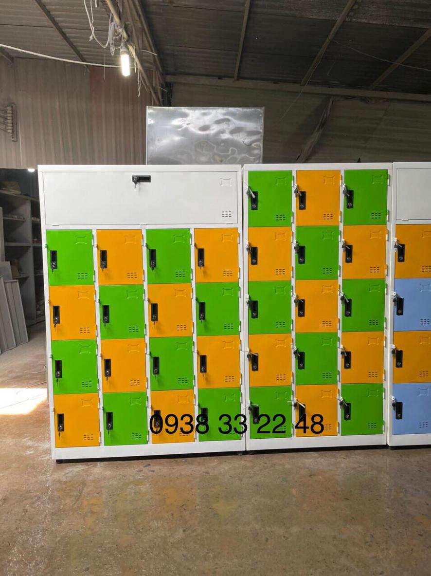 Thiết kế sơn tĩnh điện xen kẽ 3 màu độc đáo tạo điểm nhấn hiện đại cho không gian văn phòng.