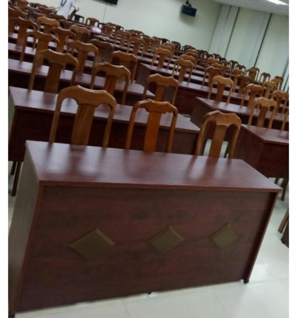 Thiết kế công thái học của Ghế hội trường DP K614 giúp giảm mỏi lưng cho người dùng.