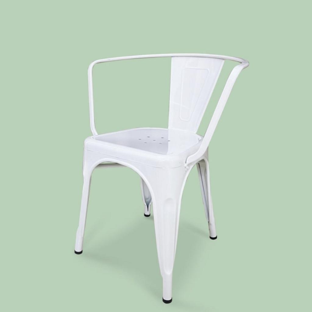 Tay vịn được thiết kế công thái học ôm sát tay, tạo sự thoải mái tối đa.