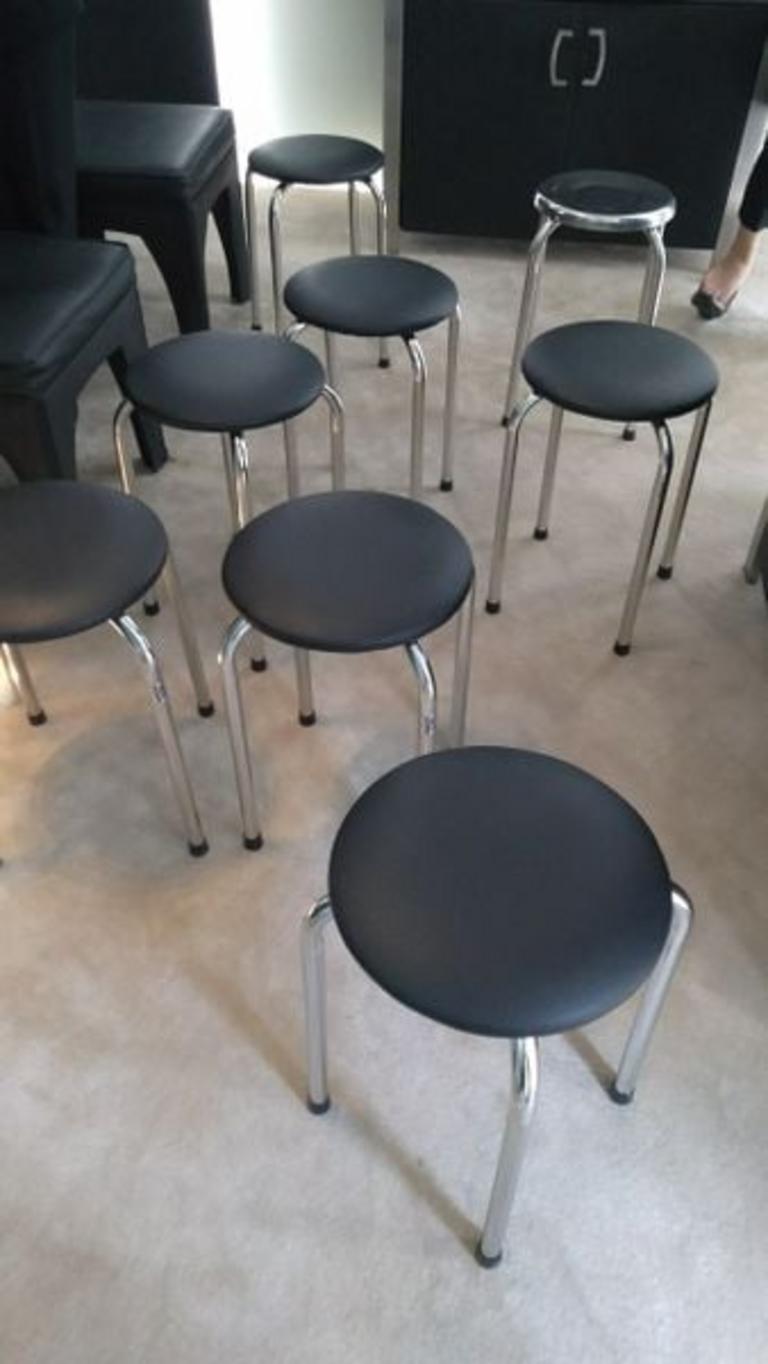 Bảng màu đa dạng của Ghế đôn D04-IN phù hợp nhiều phong cách nội thất.