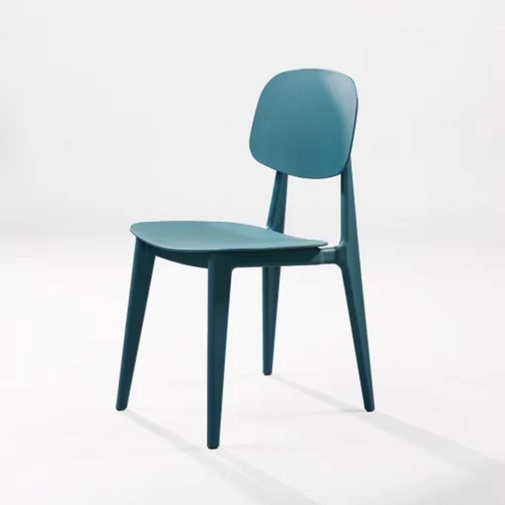 Thiết kế ergonomic với lỗ thông hơi giúp ngồi thoải mái, thoáng mát suốt ngày dài.