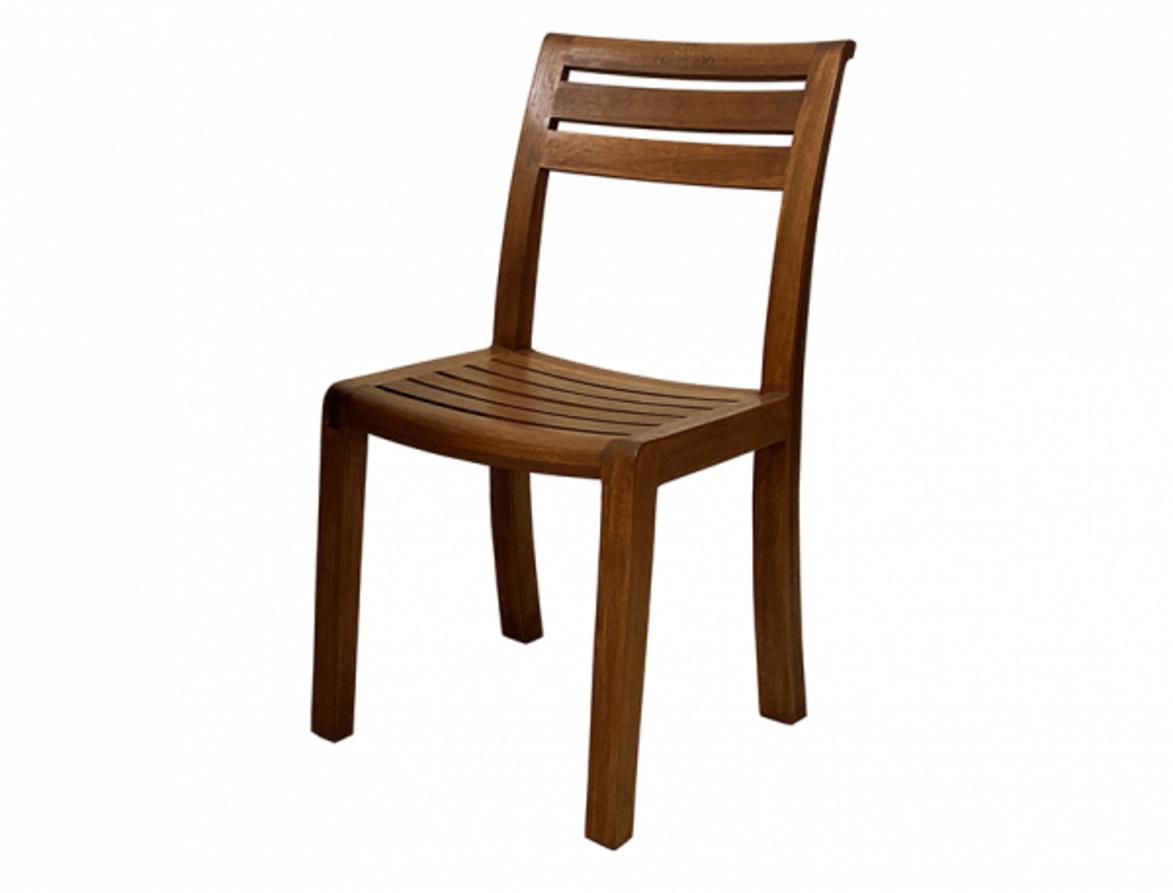 Thiết kế ghế xếp chồng giúp tiết kiệm không gian tối đa.