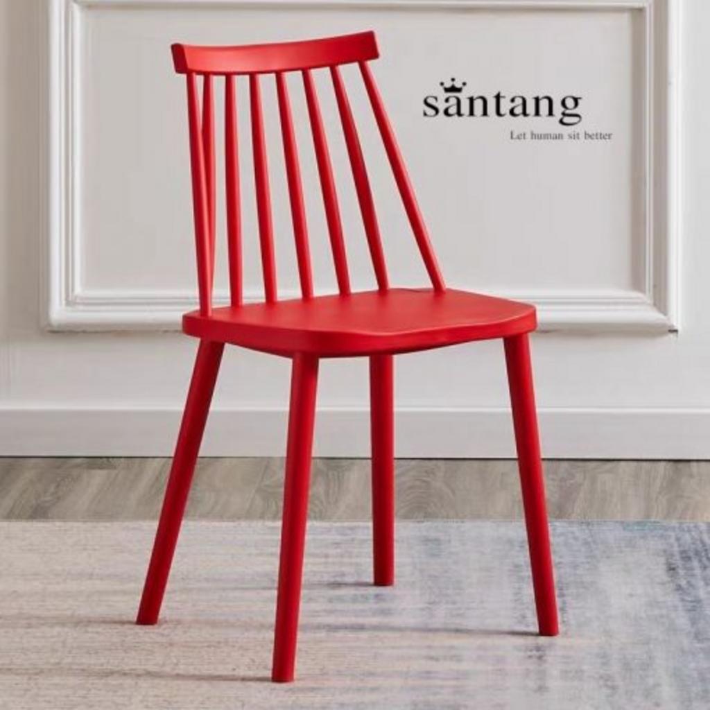 Thiết kế lưng trung tạo sự thoải mái và phong cách cho người dùng.