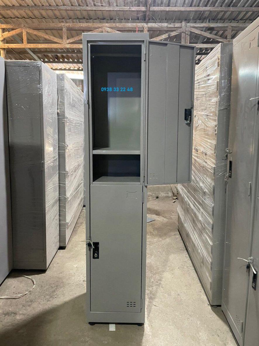 Khóa locker liền tay nắm và tai khóa móc giúp bảo vệ tài sản cá nhân an toàn, thuận tiện.