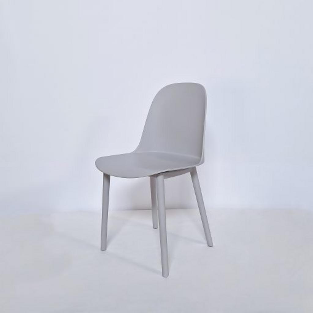 Thiết kế liền khối không tay vịn mang lại sự tiện dụng và hiện đại.