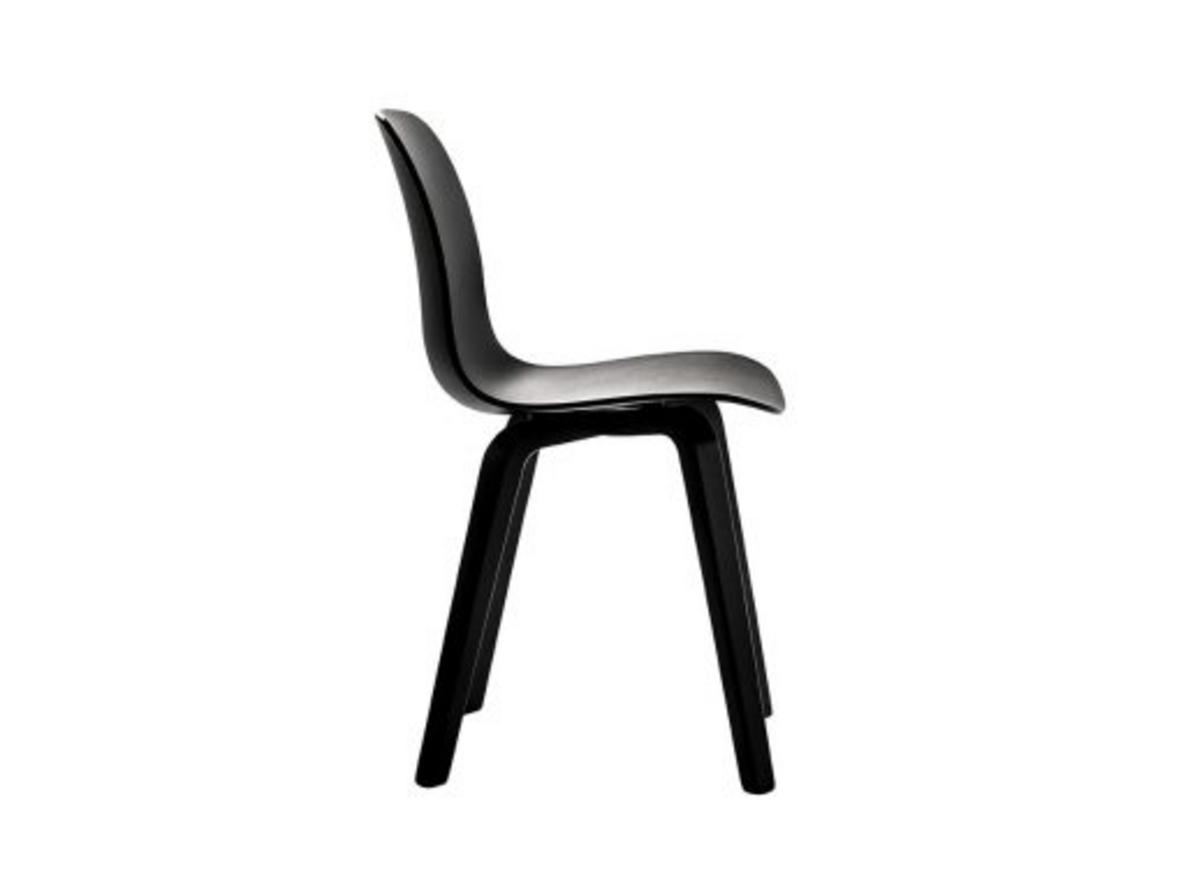 Thiết kế lưng ghế cong mang lại sự thoải mái khi ngồi lâu của Ghế 3049.