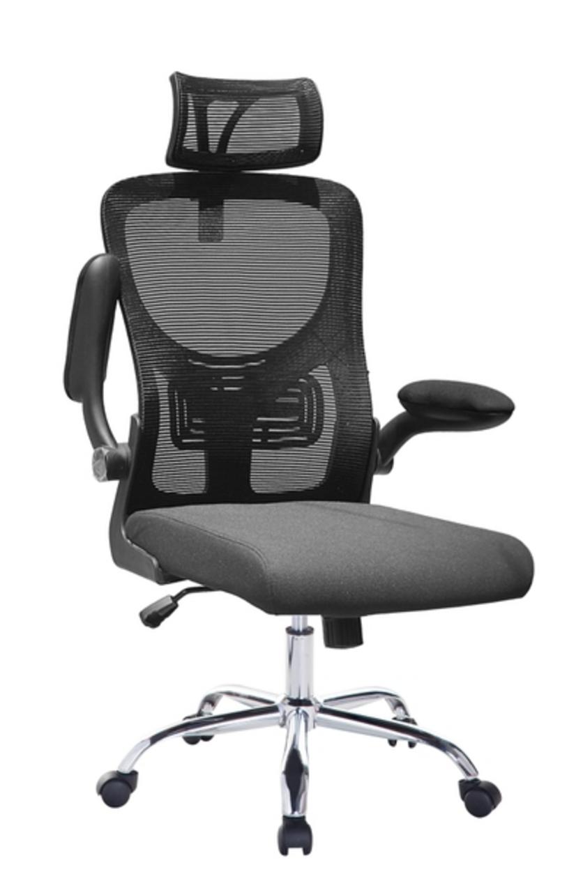 Thiết kế lưng lưới thoáng mát giúp người dùng cảm thấy dễ chịu suốt cả ngày làm việc.
