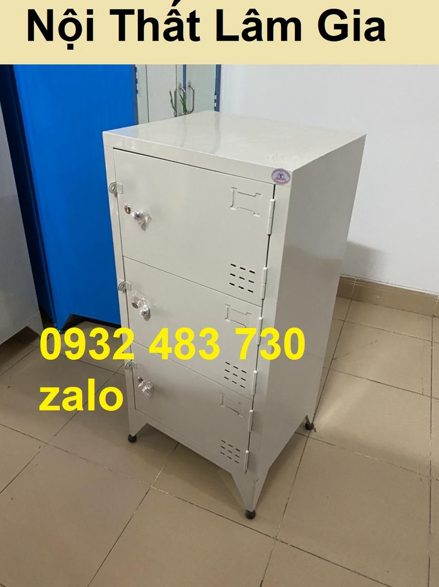 Màu ghi xám trung tính — dễ phối với hầu hết nội thất văn phòng.