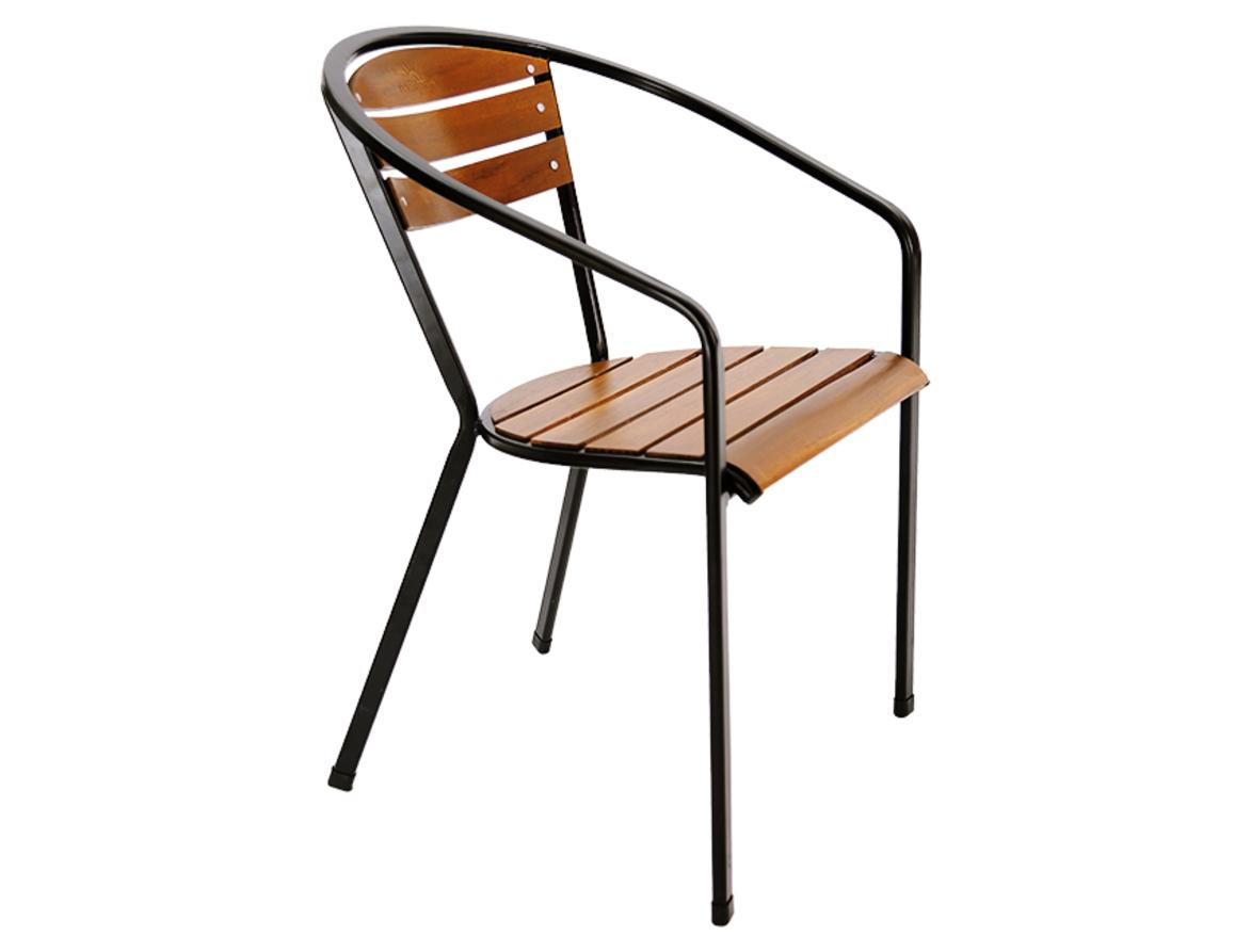 Thiết kế lưng ghế uốn cong và nan mài tròn mang lại sự thoải mái cho người dùng.