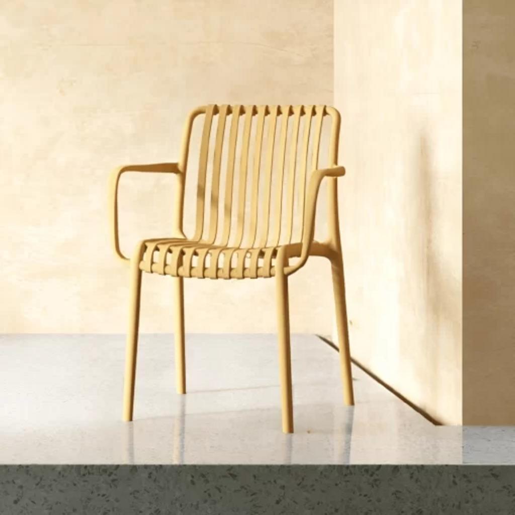 Ghế 3046 xếp chồng gọn gàng, tiết kiệm không gian trong quán cà phê hoặc không gian ngoài trời.