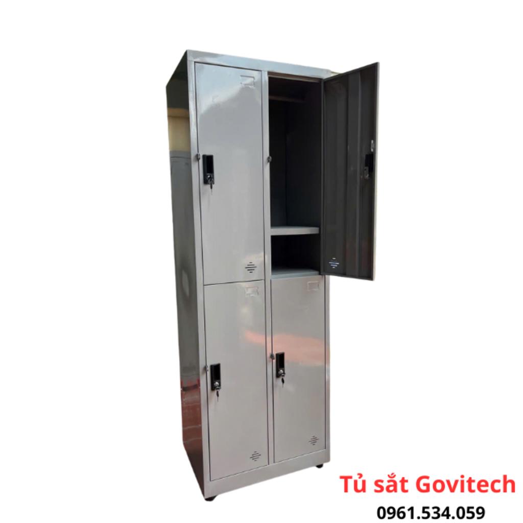 Suốt treo áo và bảng tên giúp lưu trữ ngăn nắp và nhận diện cá nhân.