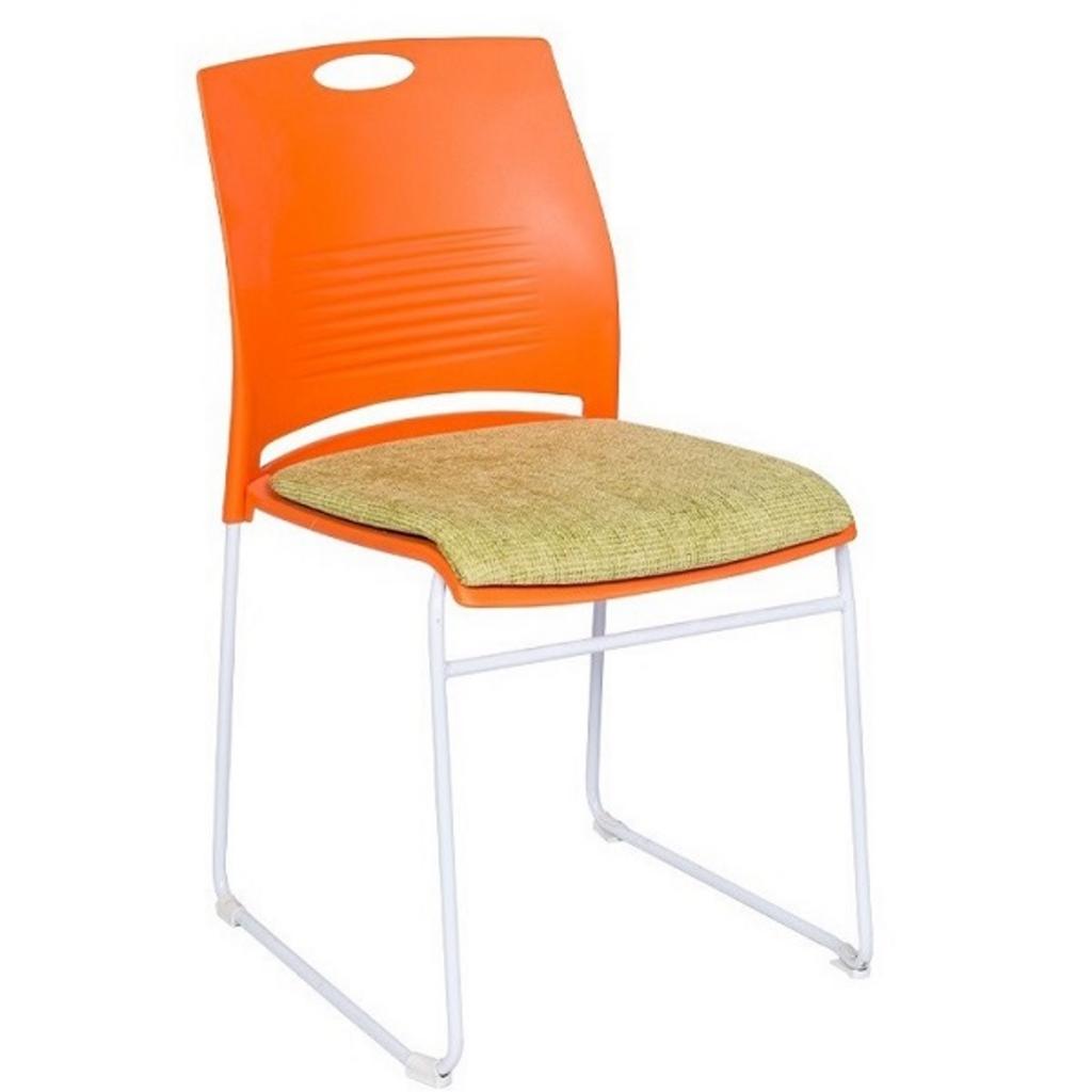 Đệm tự động lật gọn giúp giữ không gian hội trường luôn ngăn nắp.