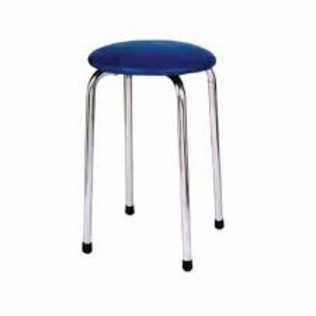 Hình ảnh minh họa tính năng xếp chồng tiết kiệm không gian của Ghế đôn D04-IN.