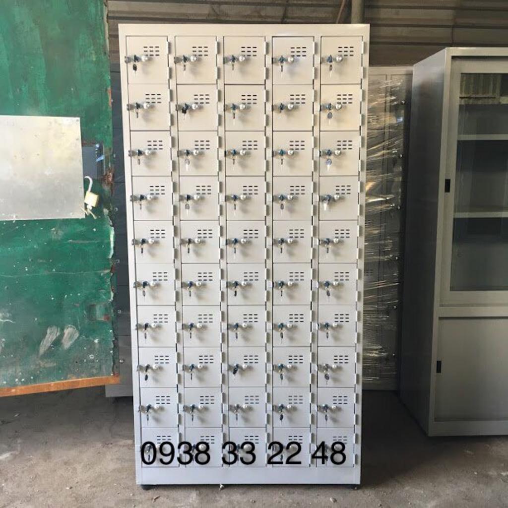 Kích thước tổng và ngăn chuẩn — chứa vừa điện thoại và phụ kiện nhỏ.