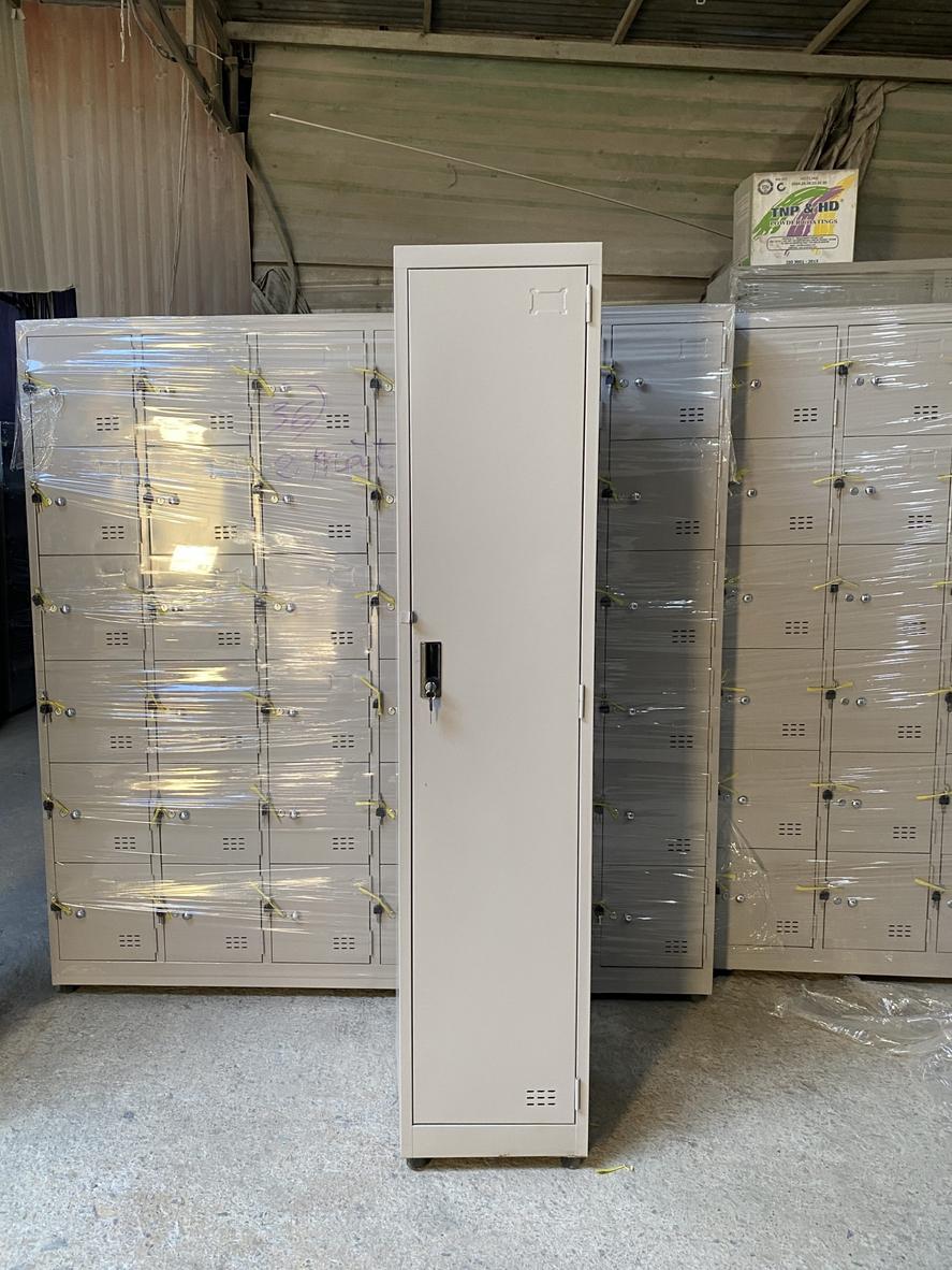 Hình ảnh sản phẩm Tủ locker 1 ngăn 1 khoang 1C1K trong môi trường văn phòng hiện đại.
