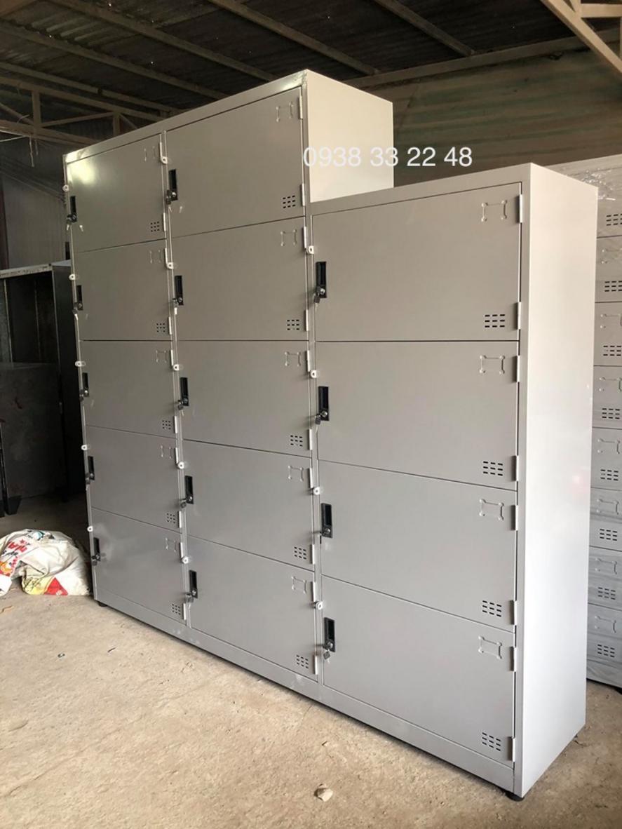 Tủ locker 12 ngăn 3 khoang bên trên có ngăn kệ ghép 12C3K-KG